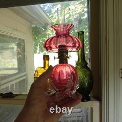 1890 ORIGINAL CRANBERRY ART GLASS RIBBED OPTIC MINIATURE LAMP WithAPPLIED SWANS