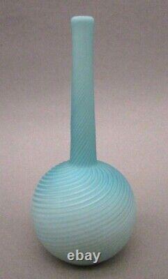 Antique STEVENS & WILLIAMS Art Glass POMPEIAN SWIRL Air-Trap Satin MOP Bud Vase