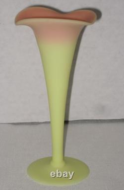 At. Washington BURMESE Trumpet or Lily Vase, 6.25 Antuque circa 1885 At. Washington BURMESE Trumpet or Lily Vase, 6.25 Antuque circa 1885