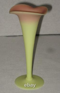 At. Washington BURMESE Trumpet or Lily Vase, 6.25 Antuque circa 1885 At. Washington BURMESE Trumpet or Lily Vase, 6.25 Antuque circa 1885