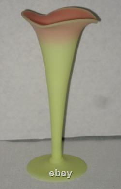 At. Washington BURMESE Trumpet or Lily Vase, 6.25 Antuque circa 1885 At. Washington BURMESE Trumpet or Lily Vase, 6.25 Antuque circa 1885