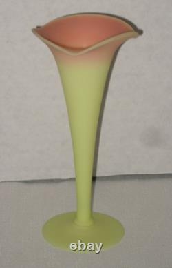 At. Washington BURMESE Trumpet or Lily Vase, 6.25 Antuque circa 1885 At. Washington BURMESE Trumpet or Lily Vase, 6.25 Antuque circa 1885