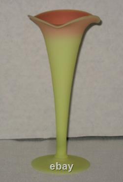 At. Washington BURMESE Trumpet or Lily Vase, 6.25 Antuque circa 1885 At. Washington BURMESE Trumpet or Lily Vase, 6.25 Antuque circa 1885