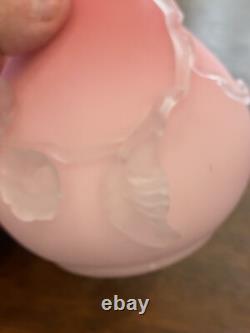 BEAUTIFUL ANTIQUE VICTORIAN Peachblow Art Glass Vase WithFrosted Floral Design 10