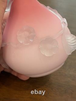 BEAUTIFUL ANTIQUE VICTORIAN Peachblow Art Glass Vase WithFrosted Floral Design 10