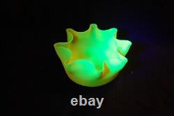 Beautiful Victorian Mt Washington Burmese Uranium Glass Ruffled Bowl 1880s