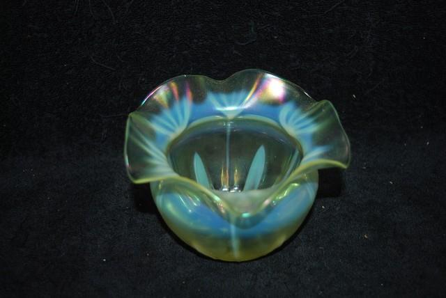 Beautiful Victorian Walsh Iridescent Vaseline Opalescent Flower Vase 1890s