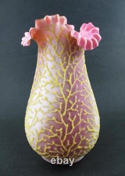 CORALENE encrusted SEAWEED pattern 9 VASE Pink & White Victorian Art Glass