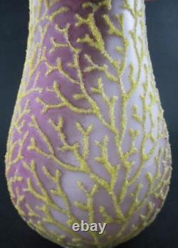 CORALENE encrusted SEAWEED pattern 9 VASE Pink & White Victorian Art Glass