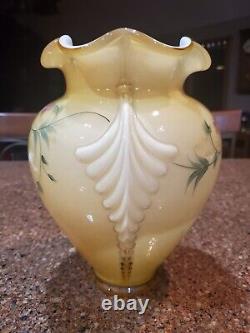 Fenton 1999 Heirloom Collection Gold Overlay Feather Vase LE-MARKED AS A SECOND