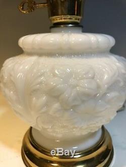 Fenton White Gone With The Wind Globe Parlor Lamp 3-Way, Poppy Design