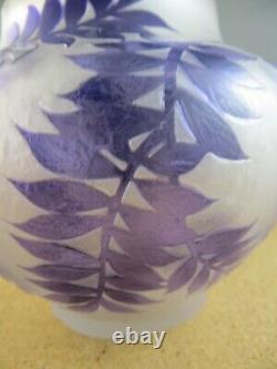 Galle Style Frosted Amethyst Purple Wisteria Leaf Cameo Glass Bowl Vase 5 1/2