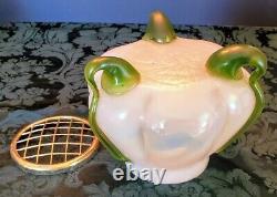 LOETZ Pearlescent Glass Rare & Unique Nice 18K Gold Frog w-Green Feet Vase