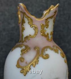 Mt Washington Signed Colonial Ware Opal Glass Flying Snow Geese Pedestal Vase