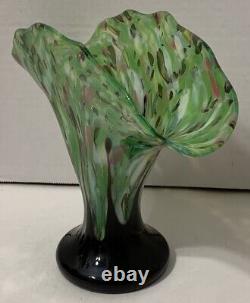 Rückl Victorian Czechoslovakia Art Glass Shimmy Speckled Fan Vase