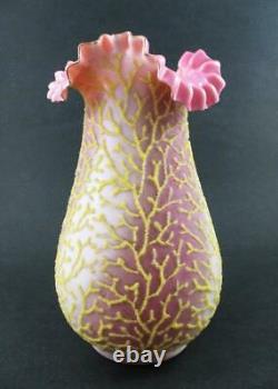 SEAWEED pattern CORALENE encrusted 9 VASE Pink & White Victorian Art Glass