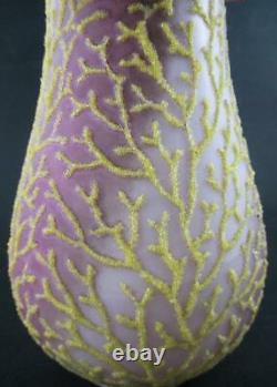 SEAWEED pattern CORALENE encrusted 9 VASE Pink & White Victorian Art Glass