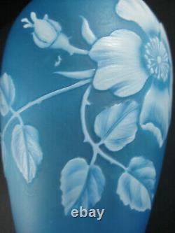 THOMAS WEBB Carved English Cameo Art Glass Vase 6-1/4 Floral Decorations