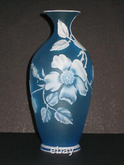 THOMAS WEBB Carved English Cameo Art Glass Vase 6-1/4 Floral Decorations