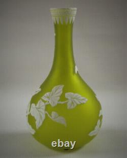 THOMAS WEBB English Cameo Art Glass Vase 9-1/2 Citron Green Convolvulus