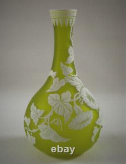 THOMAS WEBB English Cameo Art Glass Vase 9-1/2 Citron Green Convolvulus