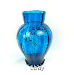 VICTORIAN ART GLASS Bleu à Caissons Multicolore Émail Fleur 8 1/4 Vase 1920's