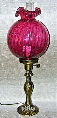 VINTAGE FENTON VICTORIAN BRASS BANQUET LAMP WithCRANBERRY SWIRL RUFFLED SHADE