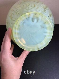 Vtg Fenton Fern And Daisy Yellow Opalescent Glass 11.5Vase Vaseline Topaz GLOWS