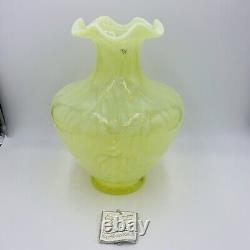 Vtg Fenton Fern And Daisy Yellow Opalescent Glass 11.5Vase Vaseline Topaz GLOWS