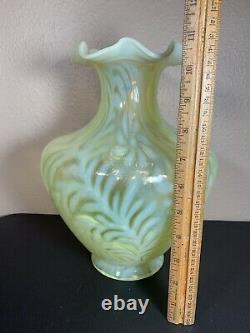 Vtg Fenton Fern And Daisy Yellow Opalescent Glass 11.5Vase Vaseline Topaz GLOWS