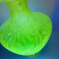 Vtg Fenton Fern And Daisy Yellow Opalescent Glass 11.5Vase Vaseline Topaz GLOWS